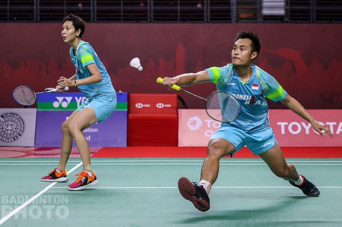 Aksi pasangan ganda campuran Indonesia, Hafiz Faizal/Gloria Emanuelle Widjaja, pada pertandingan perempat final Thailand Open II 2021 di Impact Arena, Bangkok, Thailand, Jumat (22/1/2021)