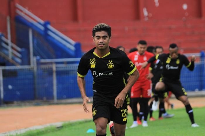 Ibrahim Sanjaya tengah menjalani latihan bersama Persik Kediri