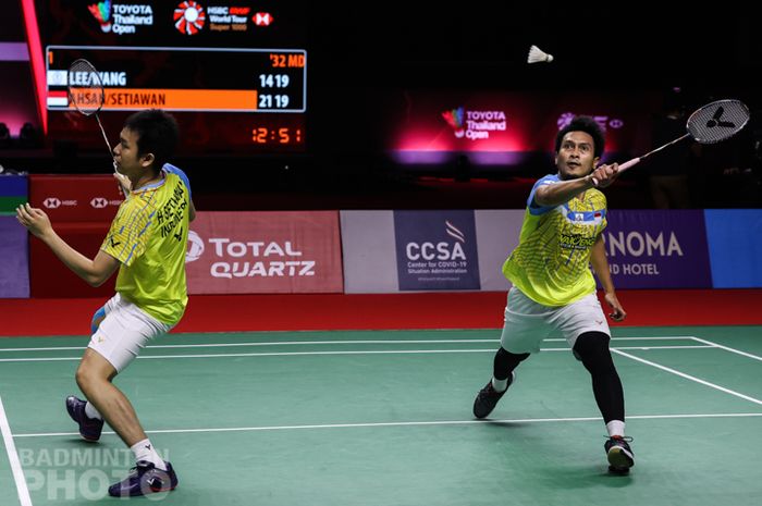 Pasangan ganda putra Indonesia, Mohammad Ahsan/Hendra Setiawan, pada babak semifinal Thailand Open II 2021 di Impact Arena, Bangkok, Sabtu (23/1/2021).