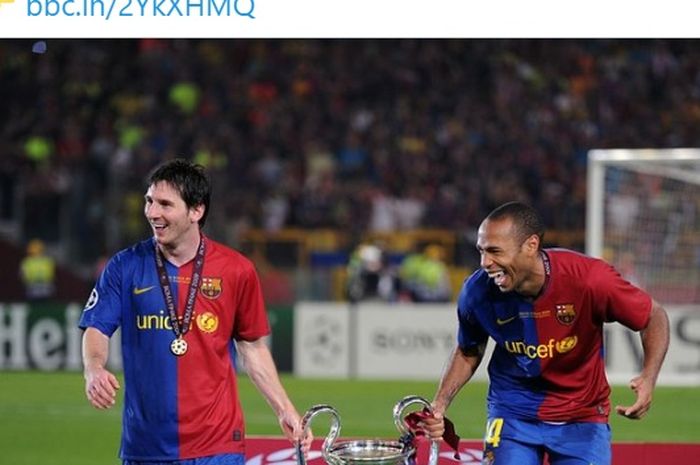 Pesepak bola legendaris, Thierry Henry (kanan), bersama Lionel Messi saat memperkuat Barcelona