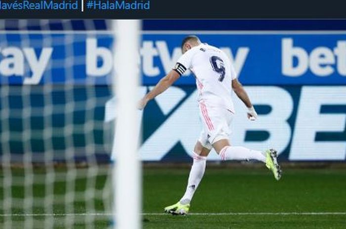 Kiper tuan rumah menepis angin dan Eden Hazard nyekor. Real Madrid unggul sementara 3-0 atas Alaves.