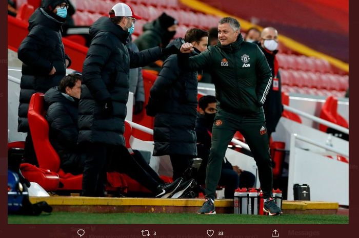 Ole Gunnar Solskjaer berjabat dengan Juergen Klopp dalam partai Manchester United vs Liverpool.