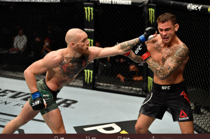 Ketika Conor McGregor berhasil mendaratkan jab kiri tepat ke wajah Poirier saat bertanding pada ajang UFC 257 di Etihad Arena, Abu Dhabi, Minggu (24/1/2021).