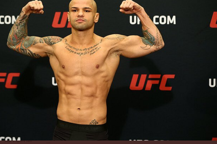 Pelatih Dustin Poirier, Thiago Alves, kala masih bertarung