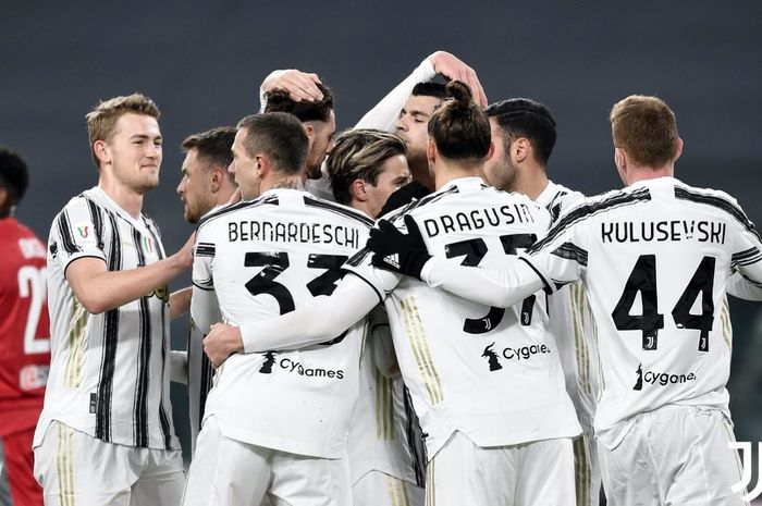 Para pemain Juventus merayakan kelolosan ke babak semifinal Coppa Italia usai menundukkan SPAL 4-0.