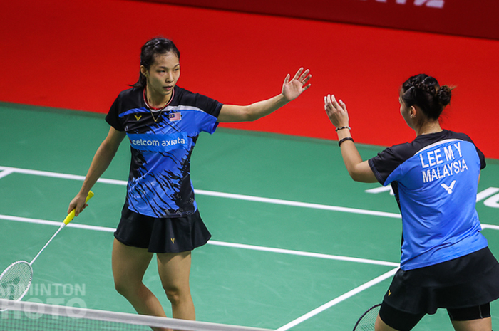 Pasangan ganda putri Malaysia, Chow Mei Kuan/Lee Meng Yean, saat tampil pada penyisihan grup A BWF World Tour Finals 2020 di Thailand, Jumat (29/1/2021).