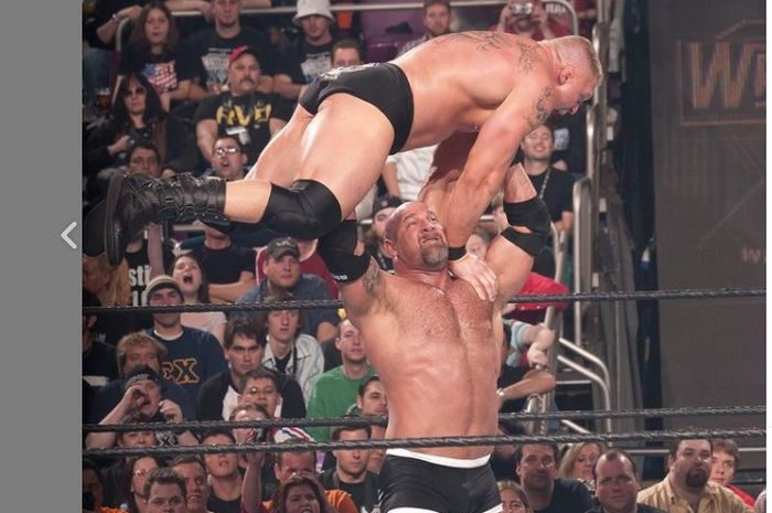 Bill Goldberg menunggah foto lamanya melawan Brock Lesnar di kompetisi gulat WWE (10/11/2018).