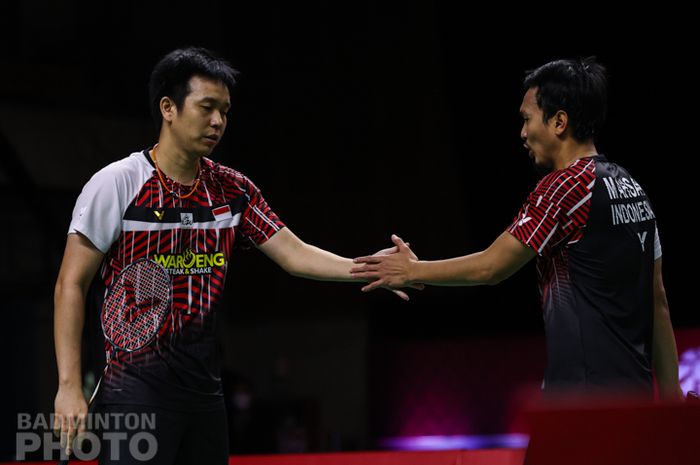 Pasangan ganda putra Indonesia, Mohammad Ahsan/Hendra Setiawan, ketika melakoni pertandingan final BWF World Tour Finals 2020 di Impact Arena, Bangkok, Thailand, 31 Januari 2021.