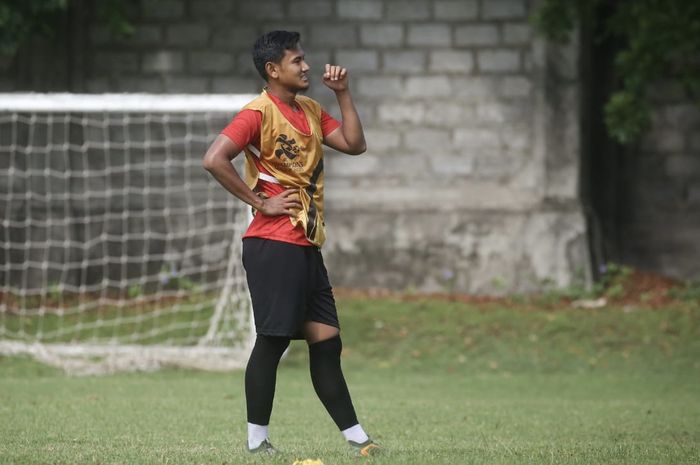 Bek Bali United, Haudi Abdillah saat menjalani latihan.