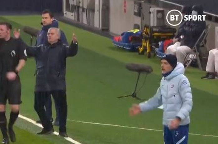 Jose Mourinho kecewa kiper Hugo Lloris menyundul bola pada menit ke-66, Tottenham Hotspur ditelan Chelsea di <a href='https://manado.tribunnews.com/tag/liga-inggris' title='Liga&nbsp;Inggris'>Liga&nbsp;Inggris</a>.