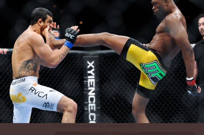 Tendangan Mematikan Anderson Silva (kanan) melawan Vitor Belfort (kiri) di laga UFC 126 (05/02/2011)