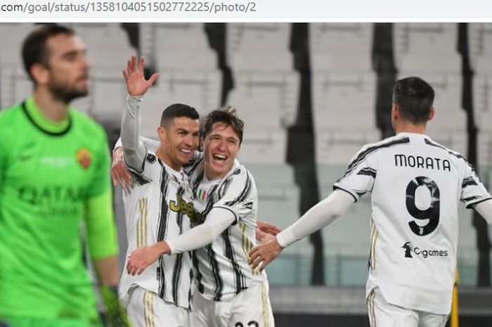 Megabintang Juventus, Cristiano Ronaldo, merayakan gol yang dicetak ke gawang AS Roma dalam laga Liga Italia di Stadion Allianz, Sabtu (6/2/2021).