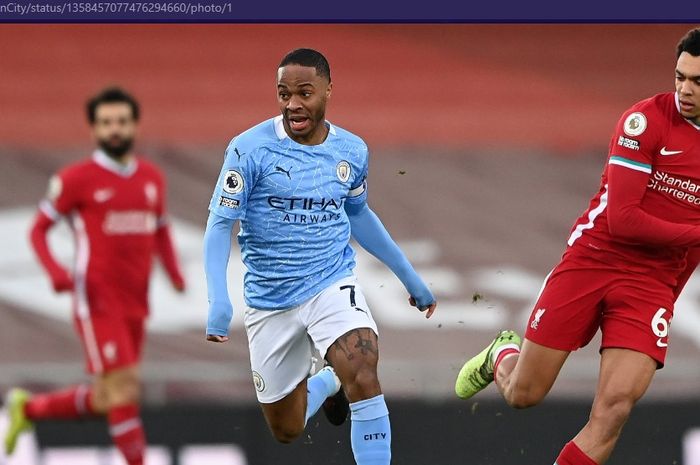 Penyerang Manchester City, Raheem Sterling (kanan) dan bek Liverpool, Trent Alexander-Arnold dalam laga pekan ke-23 Liga Inggris 2020-2021, Minggu (7/2/2021) pukul 23.30 WIB, di Stadion Anfield