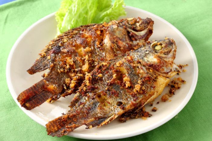 Resep Mujair Goreng Sambal Petis Enak, Aromanya Saja Sudah Bikin Kita Ngiler! - Sajian Sedap