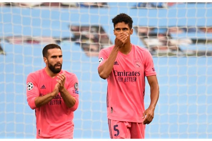 Real Madrid siap menjual salah satu bek mereka, Raphael Varane, jika ia tidak menandatangani kontrak baru musim depan.  