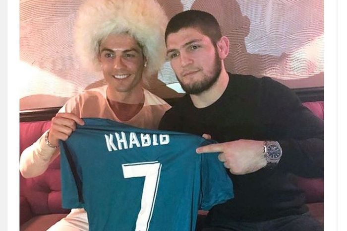 Khabib Nurmagomedov mengaku sudah mengobrol dengan Cristiano Ronaldo untuk membahas peluangnya menjadi pesepak bola profesional.