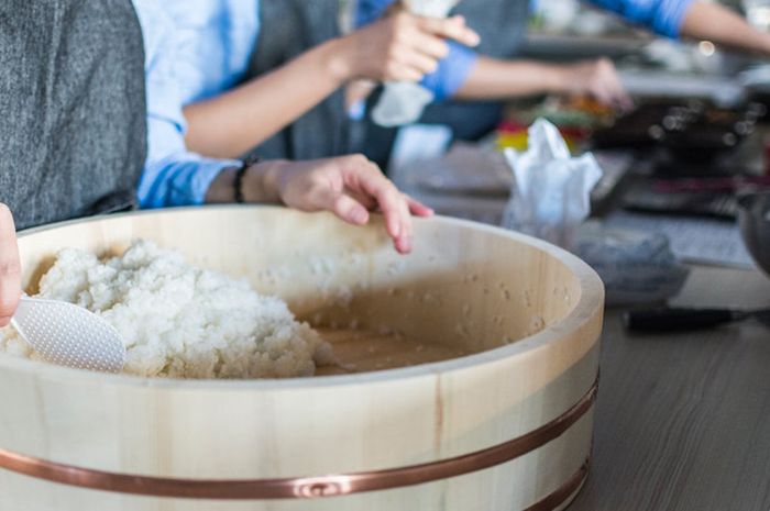 Iseng Masak Nasi Pakai Air Panas di Rice Cooker, Ibu ini Kaget Lihat