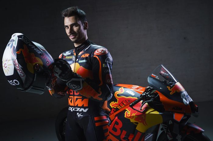 Pembalap Red Bull KTM Factory, Miguel Oliveira, dalam peluncuran tim untuk MotoGP 2021.