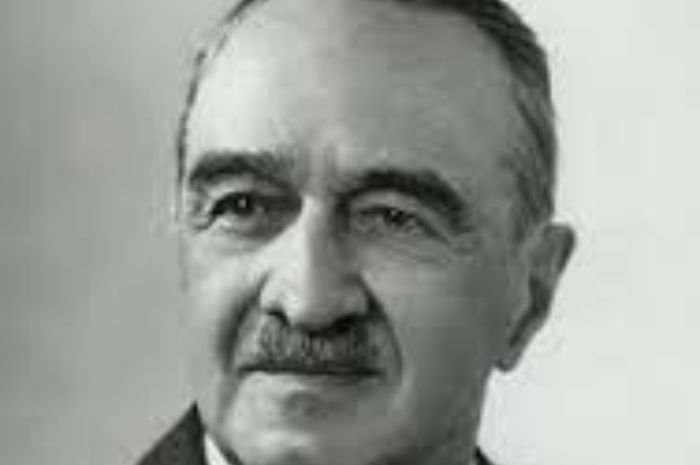 
Anastas Mikoyan, seorang diplomat Uni Soviet.