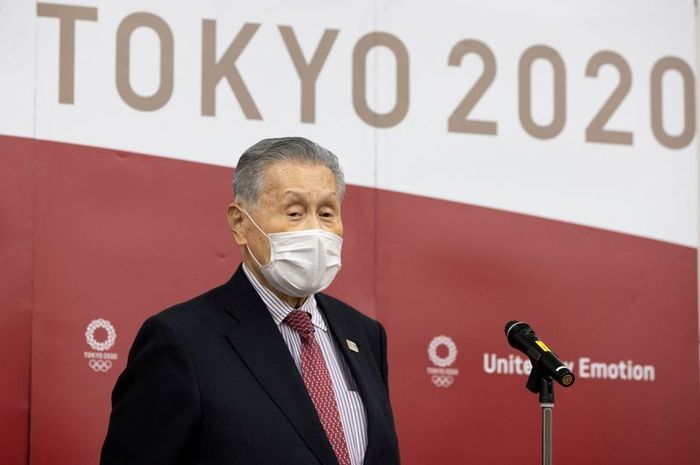 Presiden Komite Penyelenggara Olimpiade dan Paralimpiade Tokyo 2020 (TOGOC) Yoshiro Mori berbicara kepada media setelah melakukan konferensi video dengan Presiden IOC Thomas Bach di kantor pusat TOGOC, Tokyo, Jepang, 28 Januari 2021. 