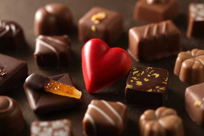 (Illustration of valentine's chocolate) So Valentine's Gifts, Here Are 7 Benefits of Eating Chocolate for Health