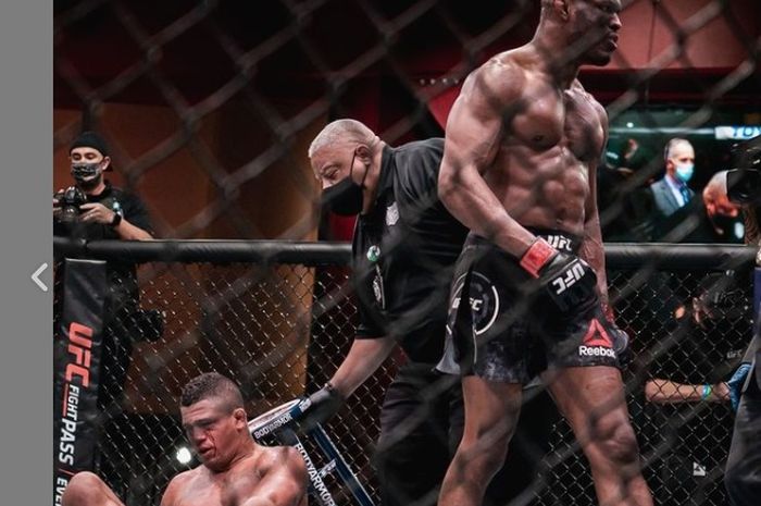 Kamaru Usman berhasil mengalahkan Gilbert Burns di laga UFC 258 (14/02/2021)