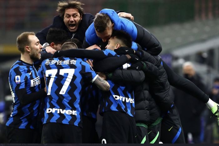 Inter Milan berhasil meraih capolista alias pucuk klasemen berkat kemenangan 3-1 atas Lazio.