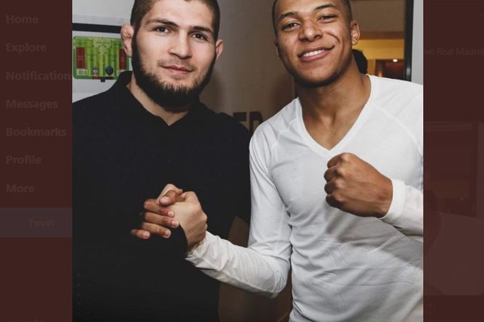 Legenda UFC, Khabib Nurmagomedov bersama penyerang PSG, Kylian Mbappe.