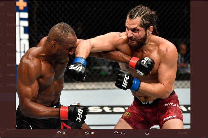 Pertarungan antara Kamaru Usman (kiri) dan Jorge Masvidal (kanan) saat terjadi pada ajang UFC 251, Juli 2020 silam.