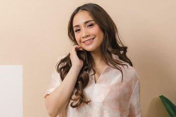 Siapkan Kaus Kaki Panjang Rp 200 Ribu untuk Berkuda, Nagita Slavina