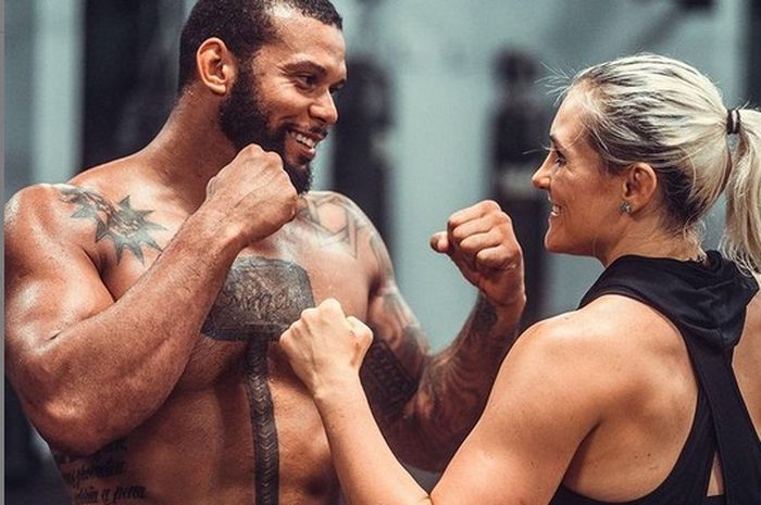 Dua sejoli jagoan UFC, Thiago Santos dan Yana Kunitskaya.