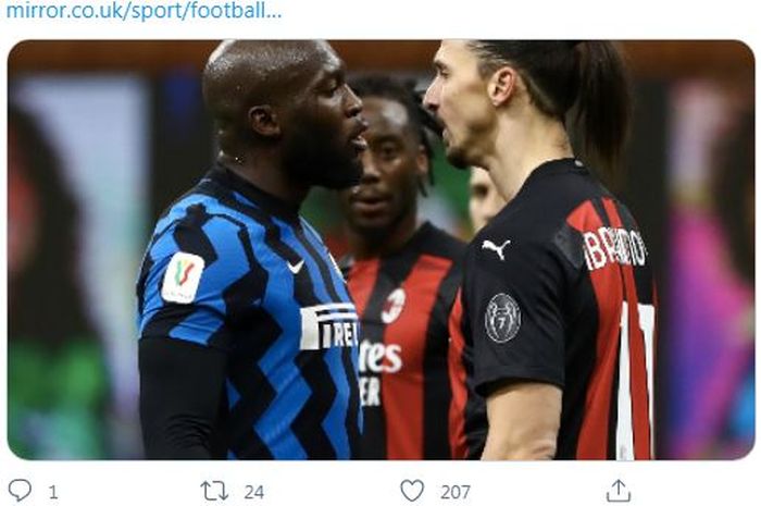 Penyerang Inter Milan, Romelu Lukaku, ketika terlibat perselisihan dengan penyerang AC Milan, Zlatan Ibrahimovic. 