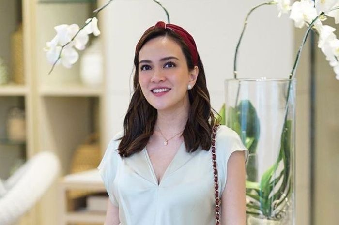 Shandy Aulia Unggah Foto Pakai Baju Renang, Perut Rata ...