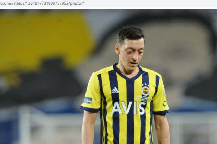 Nasib sial Mesut Oezil kembali berlanjut setelah dibuang Arsenal kini gagal cetak gol dan cedera di Fenerbahce.