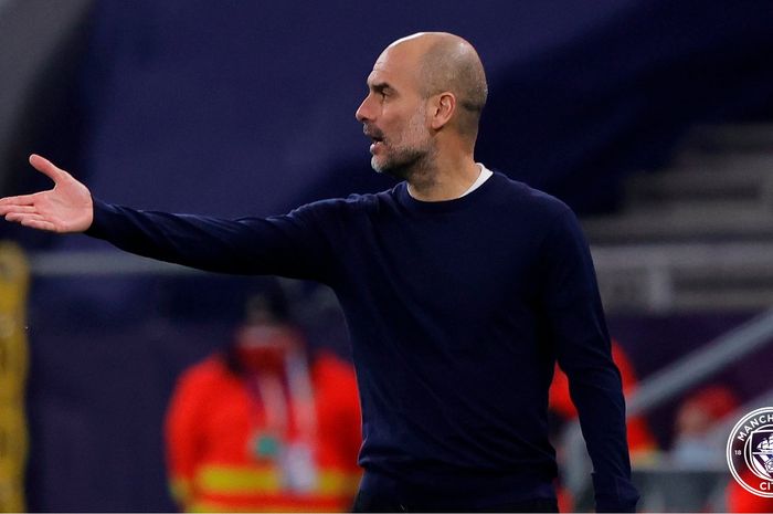 Pelatih Manchester City, Pep Guardiola, memilih untuk bersikap bodo amat mengenai rekor timnya dan lebih mempedulikan persaingan dengan Manchester United.