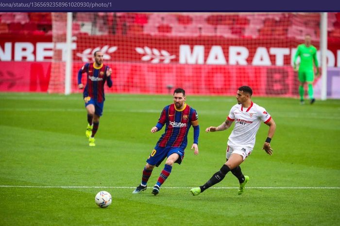 Bocah nakal Barcelona, Ousmane Dembele, dibantu Lionel Messi untuk membawa Blaugrana ungguli Sevilla di babak pertama. 