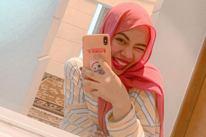 Pakai Hijab Pink, Ini 4 OOTD ala Sohwa Halilintar yang Bisa Kita Tiru
