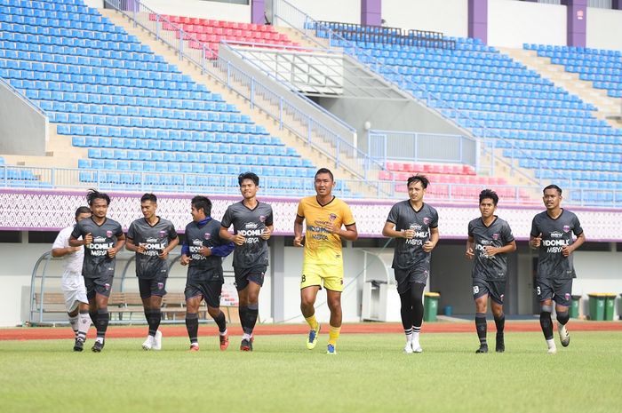 Persita Tangerang menggelar latihan bersama di Stadion Indomilk Arena pada 3 Maret 2021. 