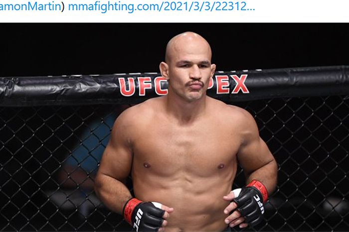 Mantan petarung kelas berat UFC, Junior dos Santos.