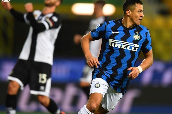 Alexis Sanchez tampil gemilang dengan memborong dua gol dalam kemenangan 2-1 Inter Milan atas Parma pada laga pekan ke-25 Liga Italia 2020-2021.