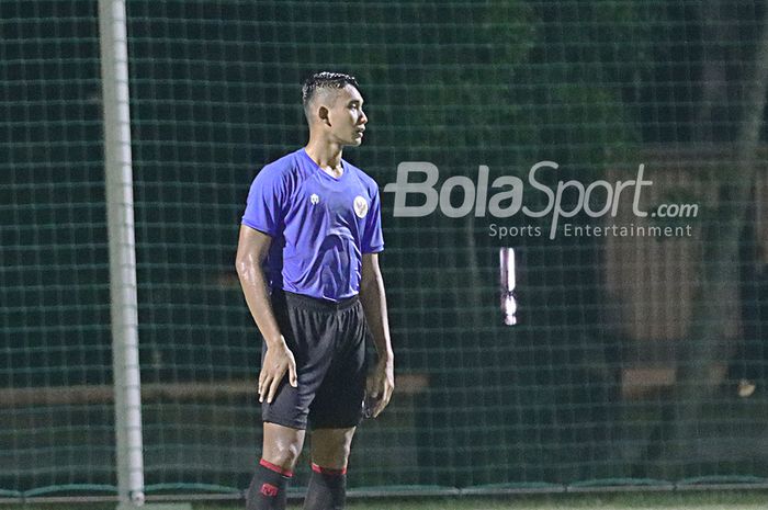 Rizky Ridho tengah berlatih dalam pemusatan latihan timnas U-22 Indonesia di Lapangan D, Senayan, Jakarta, 2 Maret 2021.