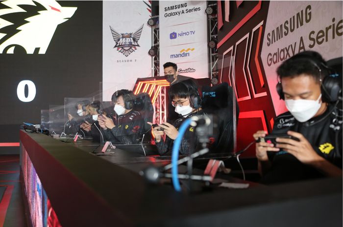 The ONIC Esports team when they competed against AURAFIRE at MPL ID S7 Week 2 Day 2.