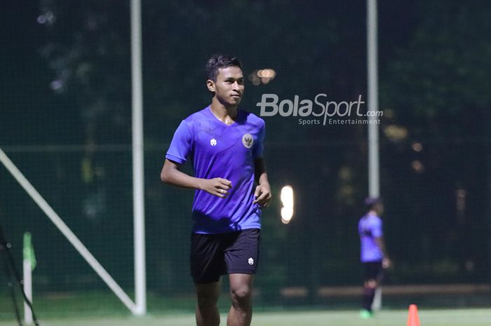 Osvaldo Haay sedang berlatih dalam pemusatan latihan timnas U-22 Indonesia di Lapangan D, Senayan, Jakarta, 2 Maret 2021.