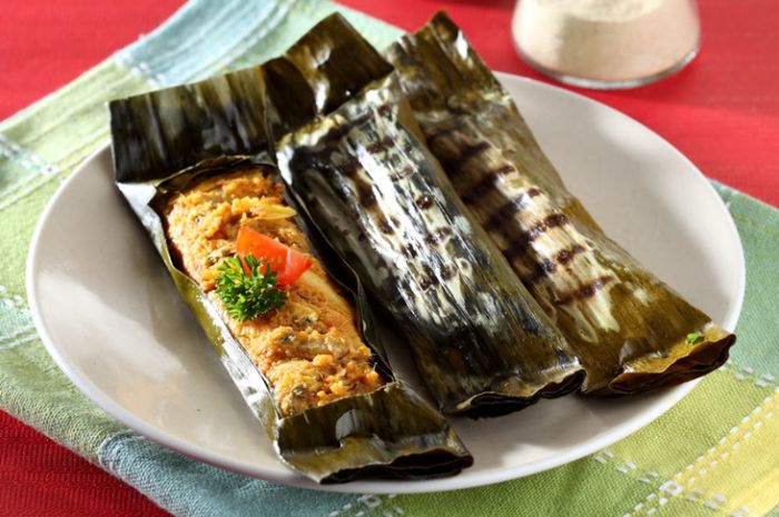 Pepes teri bumbu bali