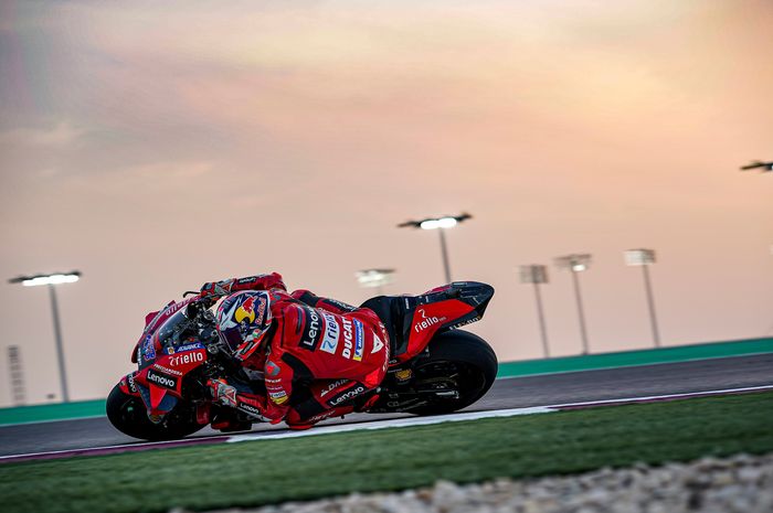 Pembalap Ducati Lenovo, Jack Miller, saat menjalani tes pramusim II MotoGP 2021 di Sirkuit Internasional Losail, Doha, Qatar, 10-12 Maret 2021.