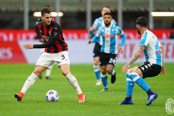 AC Milan bermain imbang 0-0 melawan Napoli pada babak pertama laga pekan ke-27 Liga Italia 2020-2021.