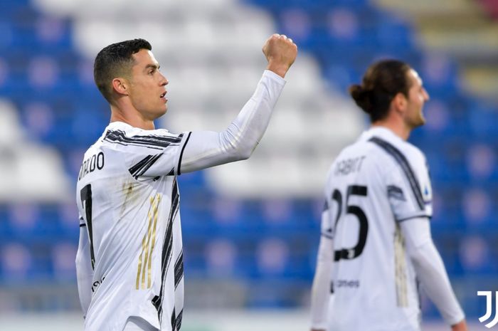 Megabintang Juventus, Cristiano Ronaldo mencetak empat rekor fantastis saat melawan Cagliari dalam laga Liga Italia di Stadion Sardegna Arena, Minggu (14/3/2021).