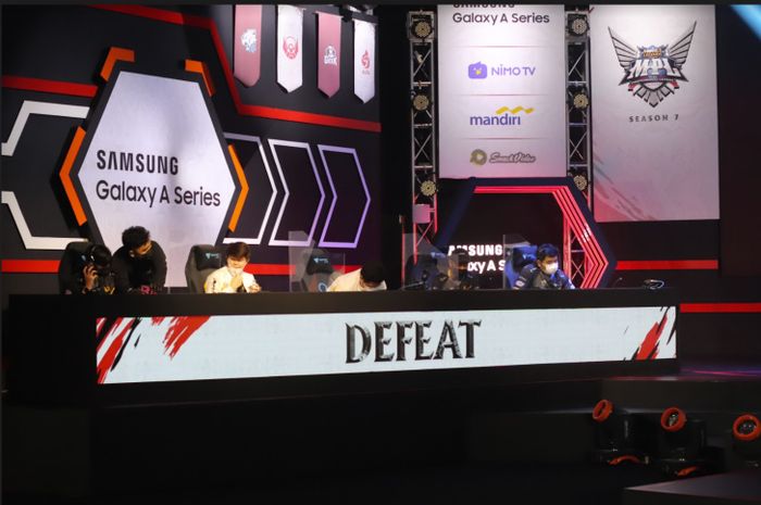 RRQ Hoshi lost to EVOS Legends 2-0 in week 3 days 2 MPL ID Season 7.