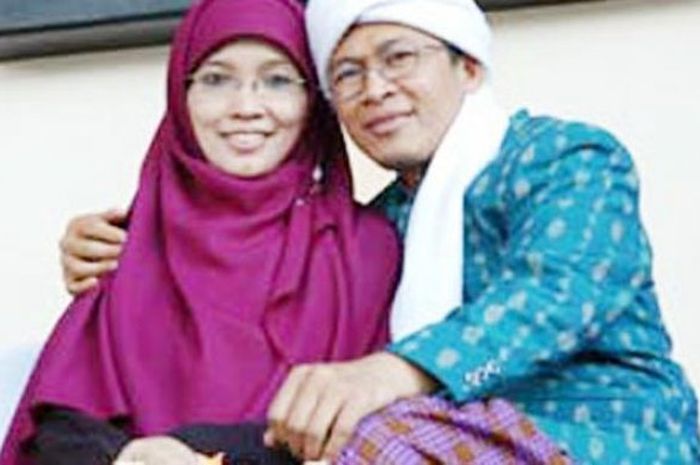 5 Fakta Pernikahan Aa Gym Dan Teh Ninih 34 Tahun Berumah Tangga Sempat Cerai Dan Rujuk Hingga Tinggali Hunian Yang Jauh Dari Kata Mewah Semua Halaman Grid Star