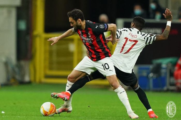 Bruno Fernandes membuat blunder berbahaya, tetapi AC Milan dan Manchester United masih sama kuat di babak pertama.